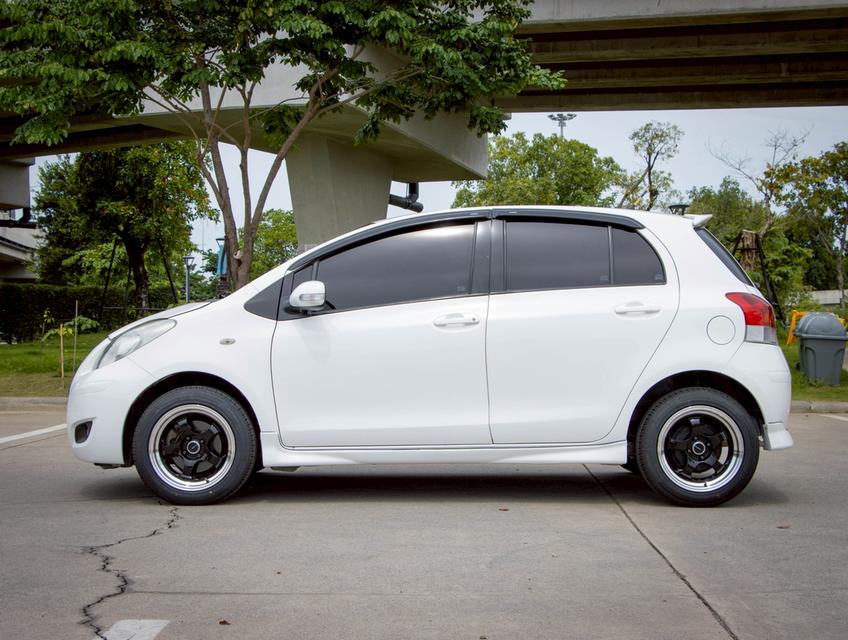 TOYOTA Yaris 1.5 J สีขาว ปี2011 รถสวยสภาพดี ภายในใหม่มาก พร้อมใช้งาน