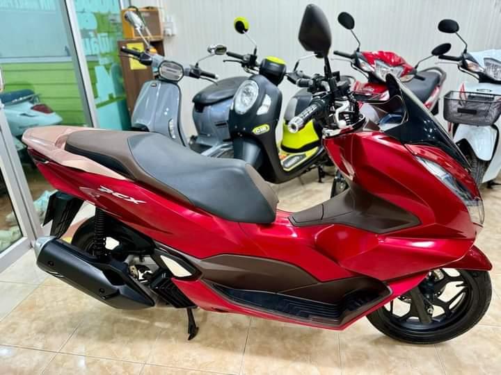 Honda pcx สีแดง 3