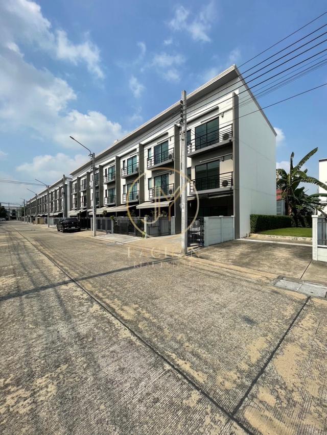 B69-301 ขายด่วน ทาวน์โฮม 3 ชั้น หมู่บ้านกลางเมือง ปิ่นเกล้า-จรัญฯเนื้อที่ 18.9 ตร.ว พื้นที่ใช้สอย 145 ตร.ม 3 ห้องนอน 3 ห้องน้ำ 4