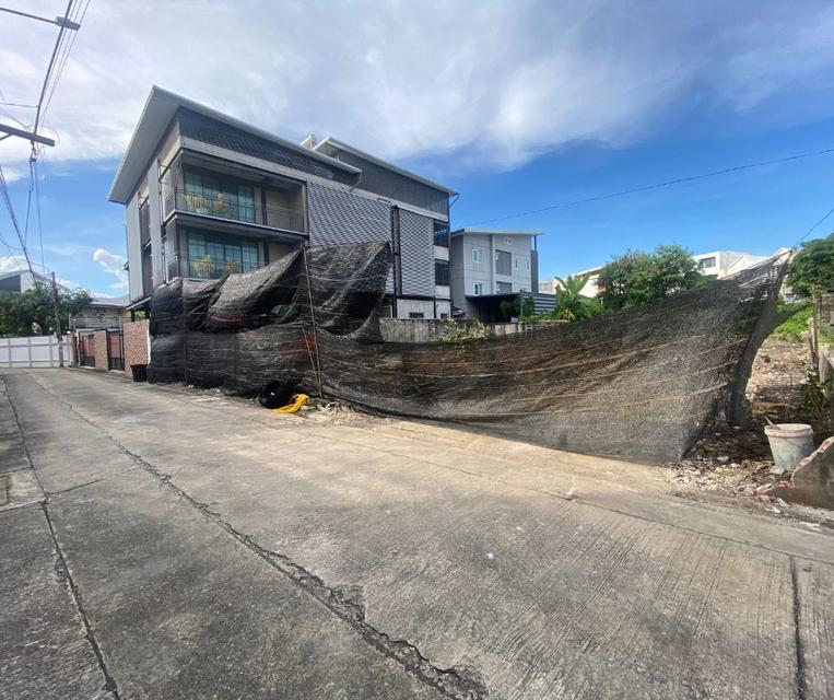 ขายที่ดินแปลงเล็ก 50 ตารางวา ปรีดี 20 สุขุมวิท 71 พร้อมแบบบ้านหรูมีลิฟต์ 1