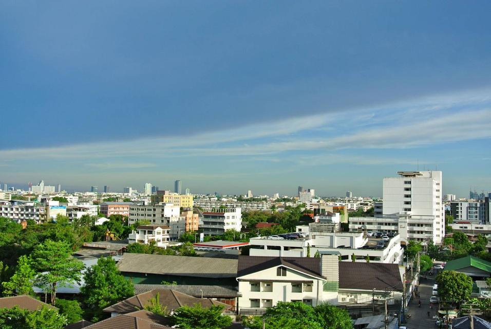 ขายคอนโด ซอยอ่อนนุช 21/1 ถนนสุขุมวิท 77 โครงการบ้านชมดาว (Baan Chom Dao) ห่างจาก BTS อ่อนนุช เพียง 1.62 กิโลเมตร  คอนโดกว้างเปิดโล่ง ลมเย็นทั้งวันเลย 16