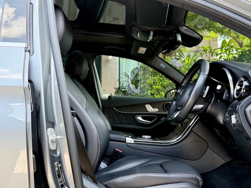 2017 BENZ GLC 250D AMG รถมือเดียวออกป้ายแดง รถวิ่งน้อย เข้าศูนย์ทุกระยะ ไม่เคยมีอุบัติเหตุครับ 13