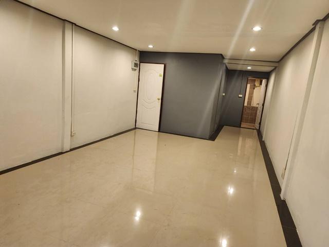 ติดตลาด เปิดซิง MRT รัชดาภิเษก 2.1กม. ลาดพร้าว 60-64 เดินถึง MRTโชคชัย 4 299ม. 6-8นอน 4ชั้น 6น้ำ 6แอร์ Hostel Airbnb ตรง 2