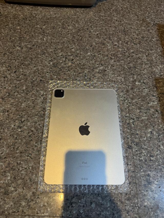 ขายๆๆๆถูกๆๆiPadPro11นิ้วM1 สีหายากSilver 128กิ๊กWifi Only สูนTrueสภาพสวยๆเครื่องใช้งานดีทุกๆฟังชั่นเครื่องรีสโตได้ตลอดไม่มีติดไอคราว Model TH/A สภาพ: