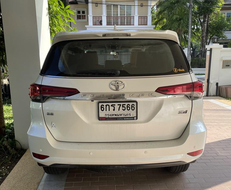 Toyota Fortuner 4 WD 2.8 year 2017 3