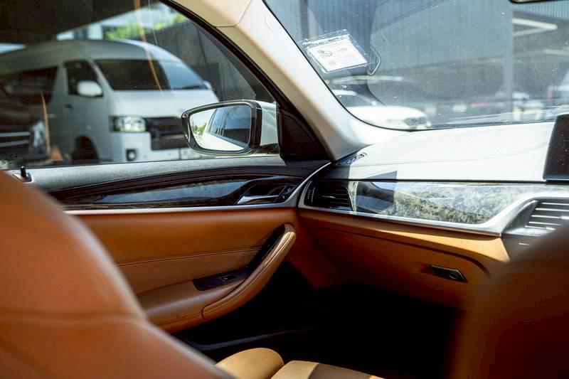รหัสรถ 67GG4292 BMW 520d Sport (โฉม G30) 2018 รูปที่ 9