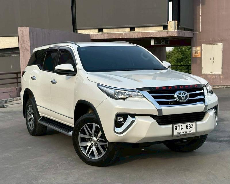 Toyota Fortuner 2.4G เกียร์ Auto 2WD สีขาวมุก ปี 2019 จด 2020 รูปที่ 3