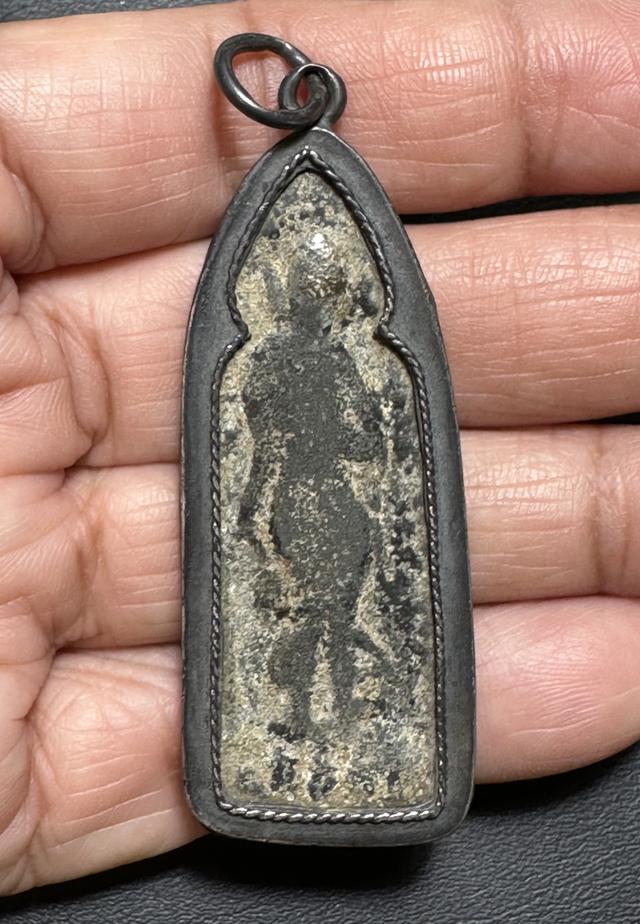 พระลีลาชินเขียวสองหน้ากรุมหาธาตุสุพรรณบุรี(พระใช้บูชา)กรุเดียวกับมเหศวร เลี่ยมเงินโบราณ