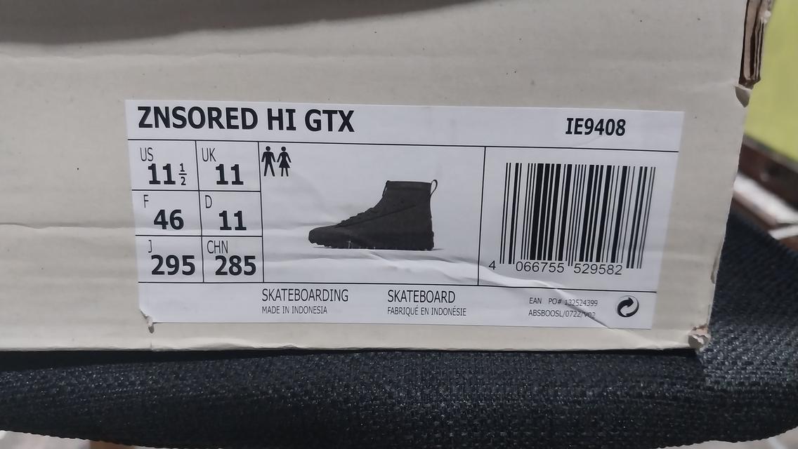 adidas ZNSORED HI GTX11 UK. สภาพ 98% ไม่มีตำหนิ ลองใส่เดินในชอปแค่ครั้งเดียวกล่อง ป้ายอยู่ครบ!!!!รุ่นนี้หายากแล้ว!!!!!1,950 b. 6