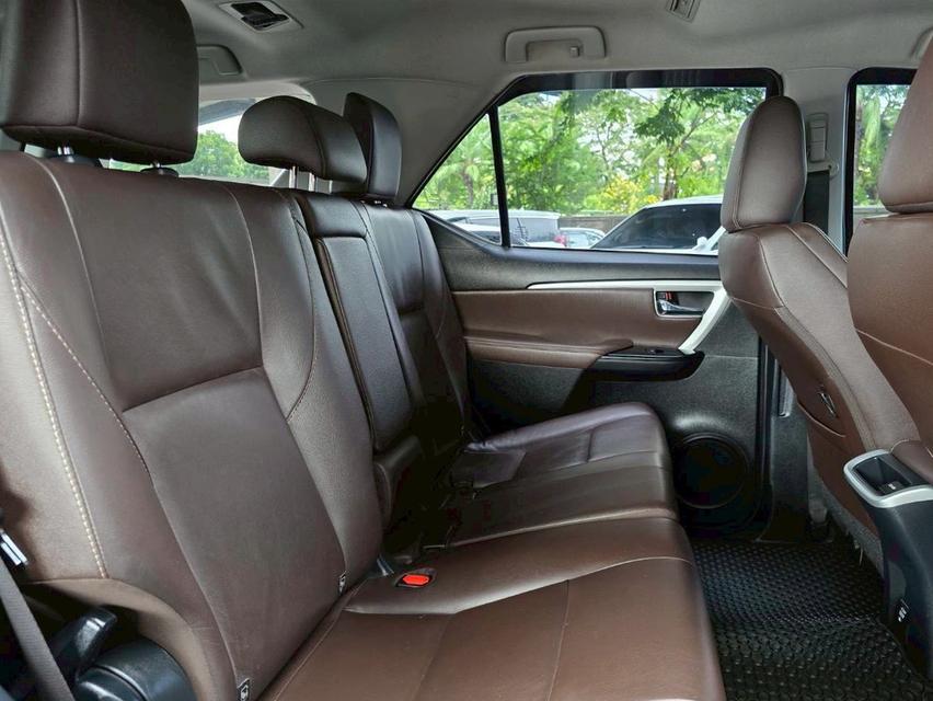 Toyota Fortuner 2.4V ปี16 12