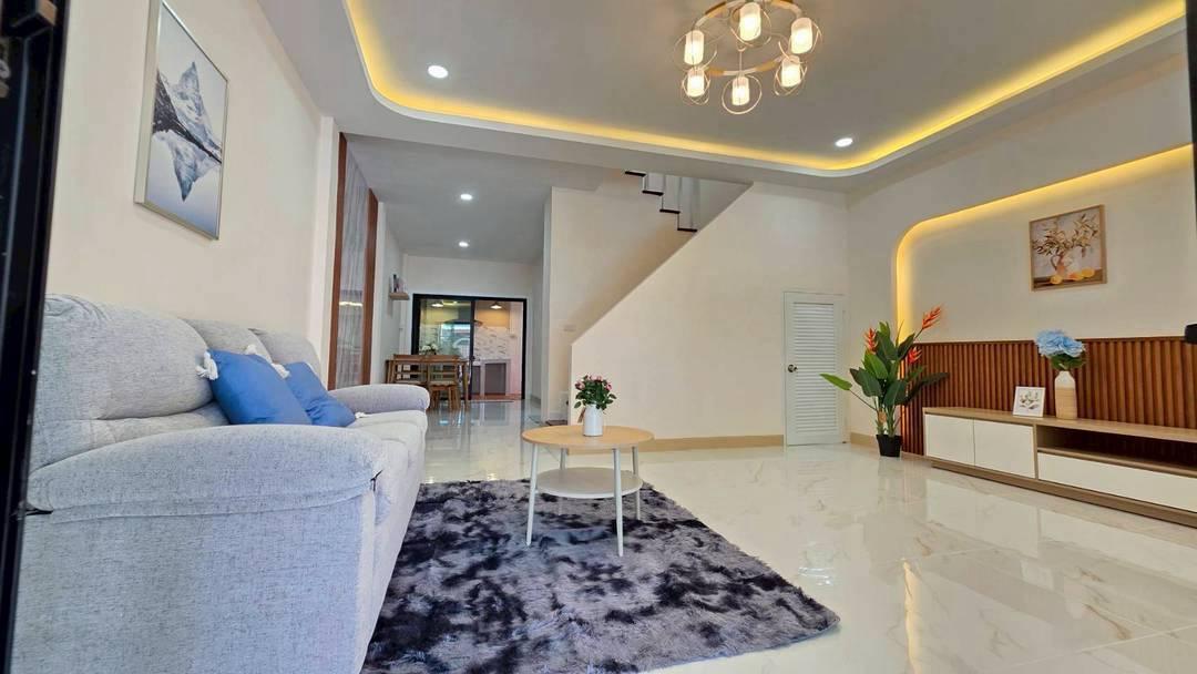 หมู่บ้าน ณ นนท์  (ต้นซอยวัดลาดปลาดุก) ทาวน์เฮาส์  2 ชั้น บ้านตกแต่งสวยพร้อมอยู่  ต่อเติมครัวและโรงรถ 4