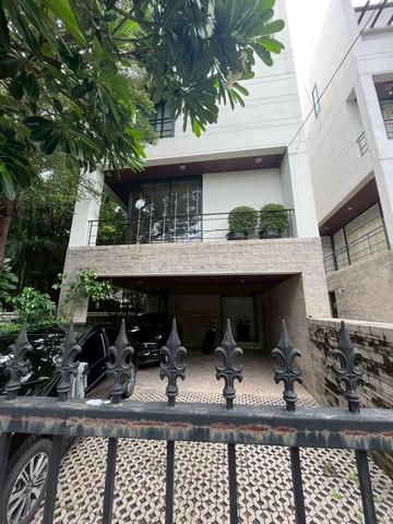 ให้เช่าบ้านเดี่ยว4ชั้นใจกลางอารีย์พญาไทพร้อมสระว่ายน้ำส่วนตัว บ้านเดี่ยวขนาดใหญ่เหมาะอยู่อาศัยและทำโฮมออฟฟิศ ใกล้BTSอารีย์ กระทรวงการคลัง