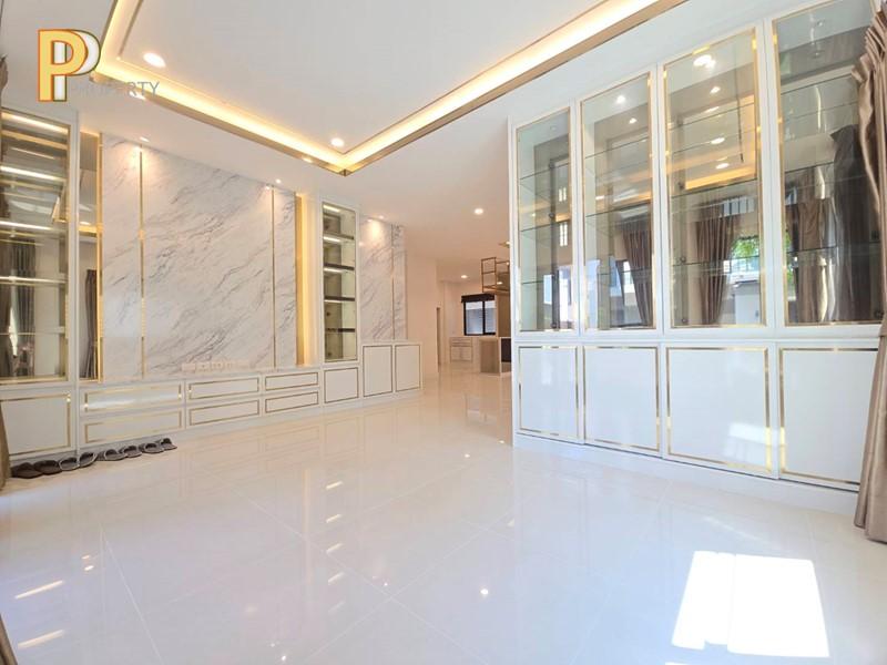 บ้านหรู Luxury Living ใจกลางพัฒนาการ รีโนเวทใหม่ พร้อมอยู่ ในโครงการคุณภาพ The City Pattanakarn 4