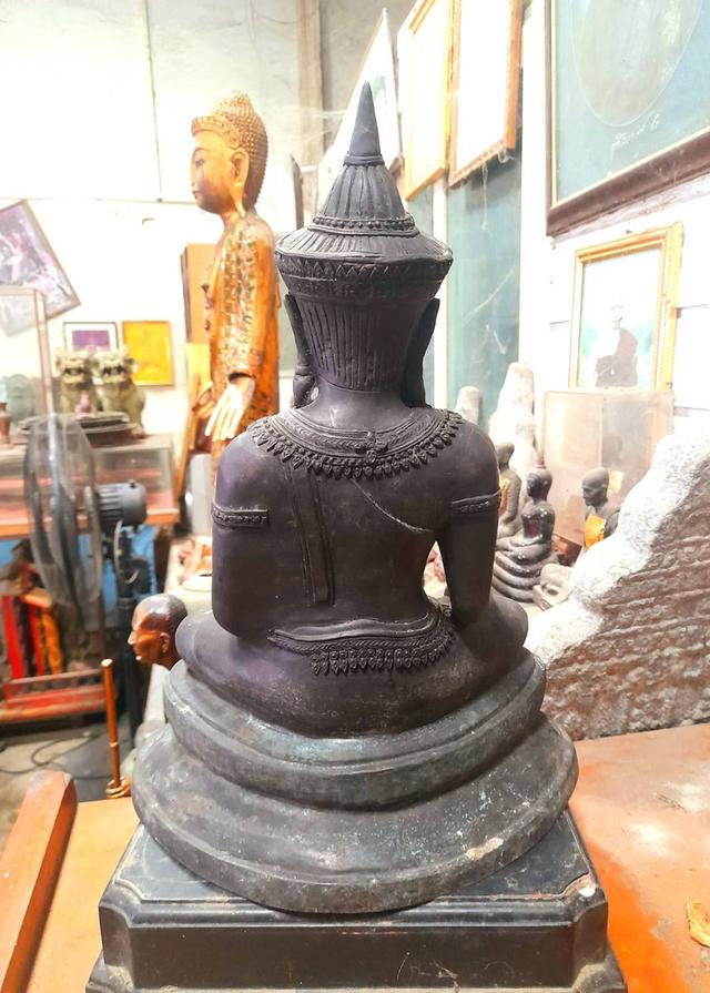 พระพุทธรูปทรงเครื่อง ลพบุรี พระชัย พระบูชาศิลปะลพบุรี หน้าตัก9นิ้ว เนื้อทองเหลือง รูปที่ 2