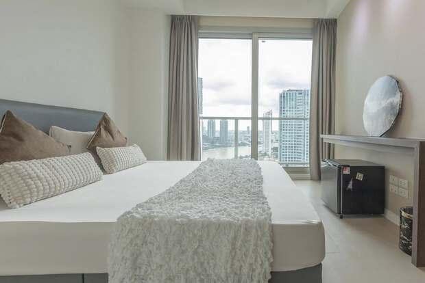 Modern unit with Panoramic River View .Comfort and Convenience near Krung Thon Buri Station 4