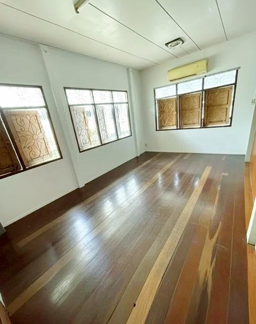 รร.นานาชาติTSI 2.4กม. MRTจรัญฯ13 500ม. ให้เช่าบ้าน 2ชั้น หลังมุม 63ตร.วา. อิสรภาพ 27-33 บางกอกใหญ่ ทำ Airbnb ได้ 5นอน ตล 6