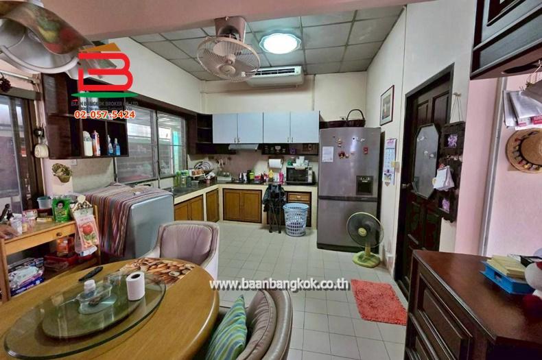 ที่ดินพร้อมบ้าน ซอยแจ้งวัฒนะ-ปากเกร็ด 6 เนื้อที่ 101 ตรว. (ใกล้ท่าน้ำปากเกร็ด) ถนนแจ้งวัฒนะ ตำบลปากเกร็ด อำเภอปากเกร็ด นนทบุรี 10