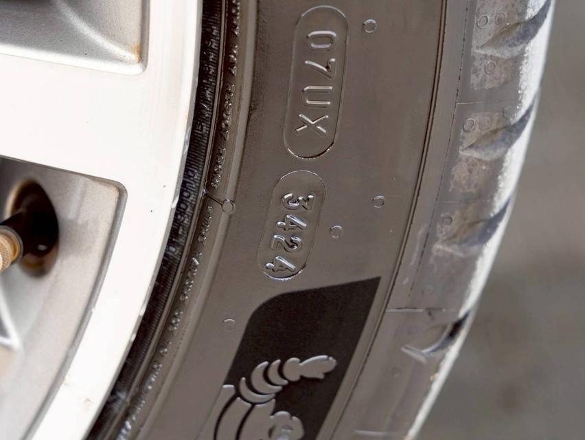 BMW Series 3 330e Luxury 2016 จด 2017 9