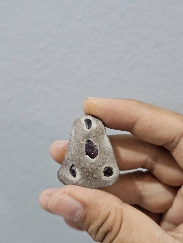 พระปิดตาไม่ทราบที่ มีเกศา รูปที่ 2