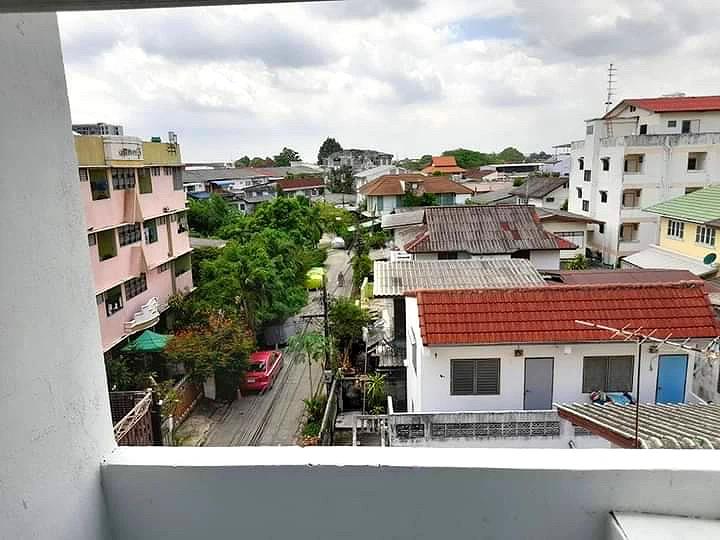 ด่วน ทำเลทอง เหมาะสำหรับนักลงทุน ขายอพาร์ตเมนต์ 4 ชั้น 48 ห้อง ทำเลBTSสายหยุด รายได้ 150,000 บาท  ขาย 18 ล้าน 20