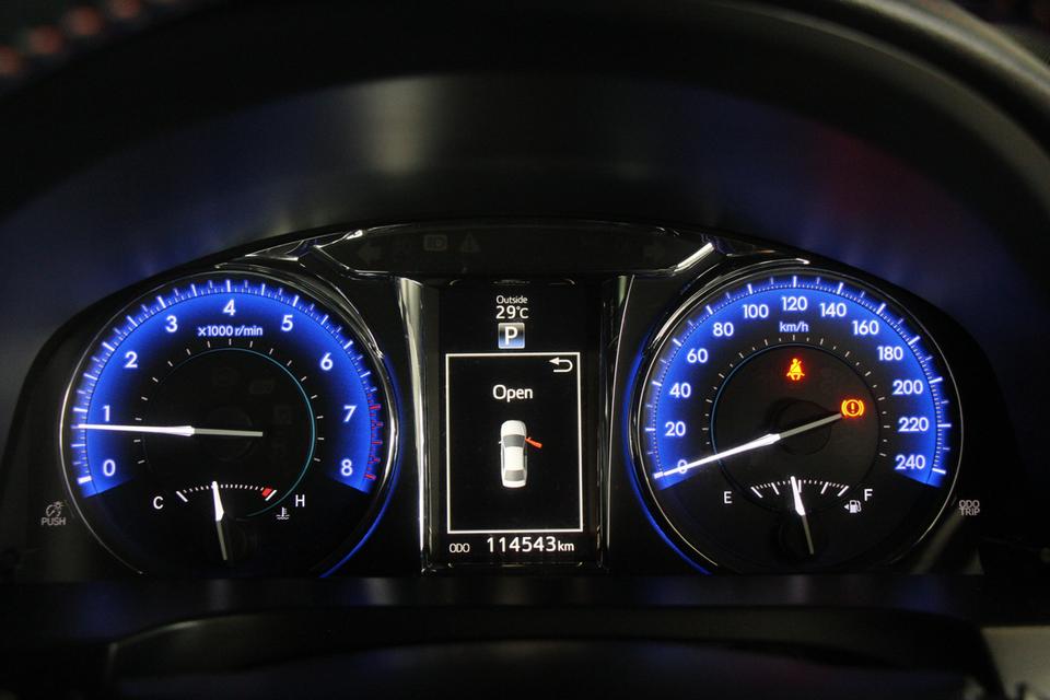 Toyota Camry 2.0G Extremo  10