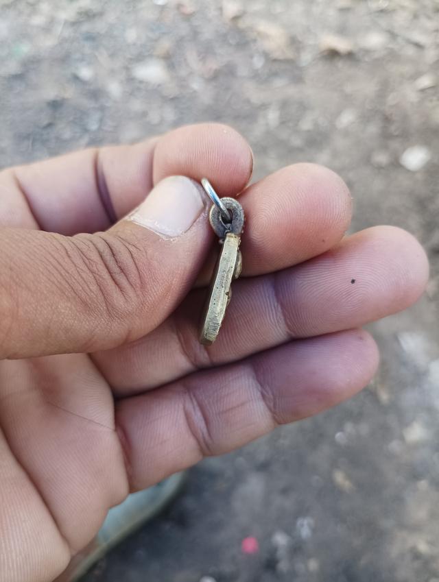 จอบหลวงพ่อเงินใม่ทราบรุ่น สนใจติดต่อได้นะครับ