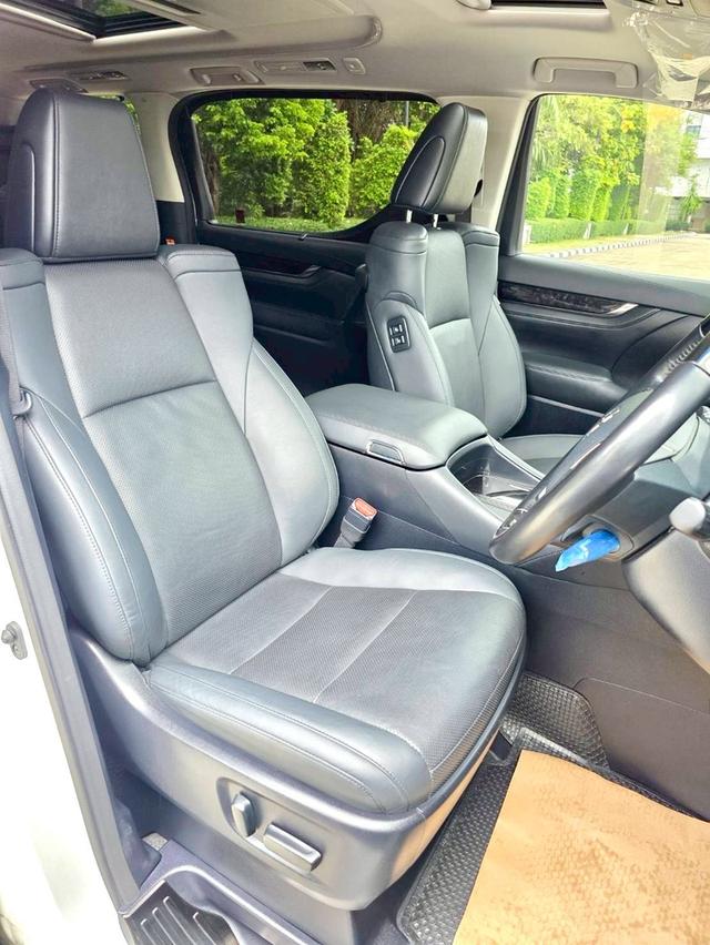 Toyota ALPHARD 2.5SC PACKAGE สีขาว ปี 2023 ไมล์ 34,000 กม.  8
