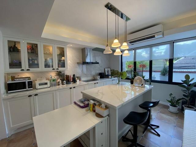 MTR53 ให้เช่า Home Office หรู 4 ชั้น สุขุมวิท 49 พื้นที่ 260 ตร.ม. เพดานสูง โปร่งสบาย พร้อมเครื่องล้างจาน & Walk-in Closet 8