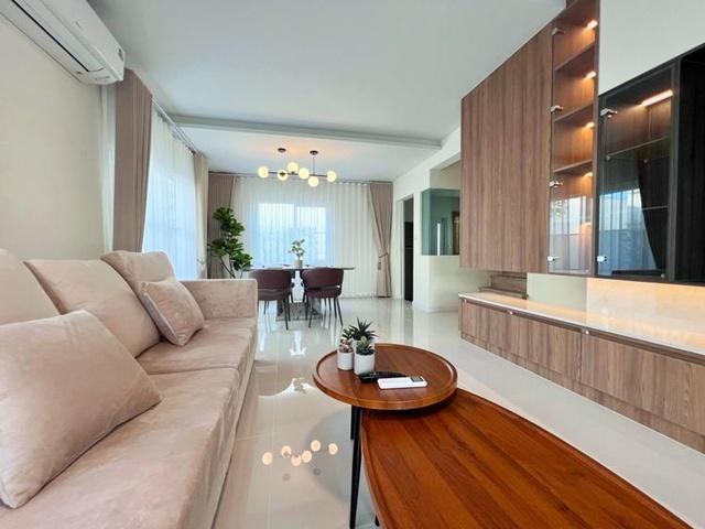 ศรีนครินทร์-บางนา ให้เช่าบ้านเดี่ยวสุดหรู 2 ชั้น 68ตร.วา. 270ตร.ม. MRT ศรีลาซาล 2.5 กม.รร.นานาชาติไทย-สิงคโปร์ 2.1กม. 4น 5