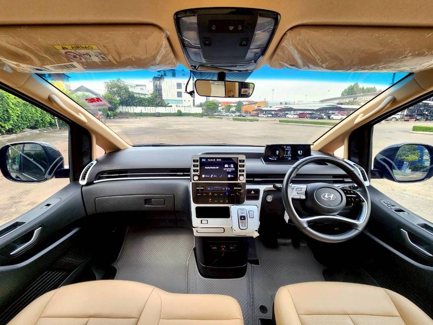 รหัสรถ PEAT550 🚐🚙HYUNDAI STARIA S ประตูไฟฟ้าคู่ สีดำ ภายในเบจ ปี 2 6