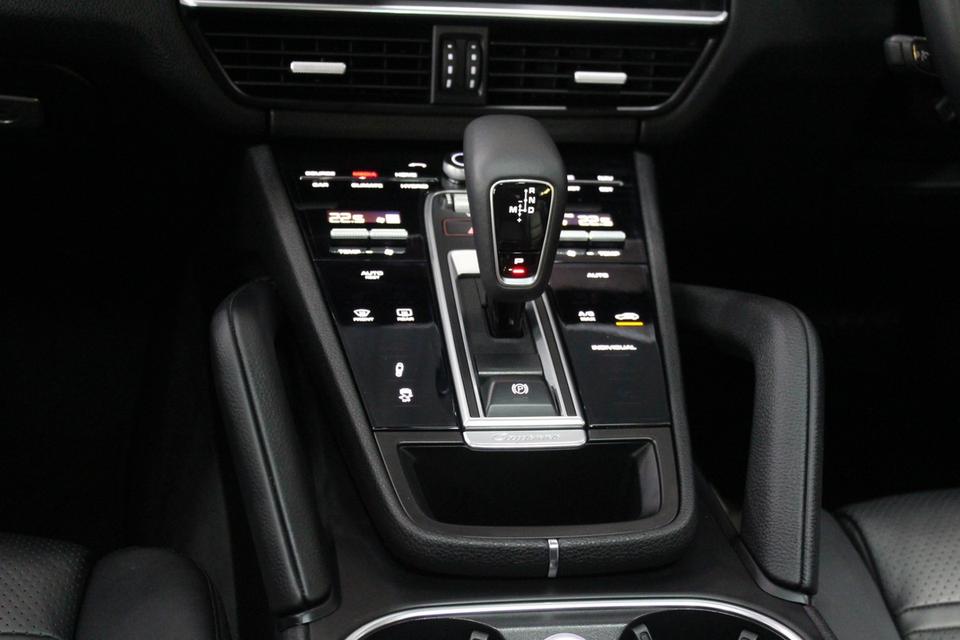 รหัสรถ JRS5512 Porsche Cayenne S Hybrid 2019 11