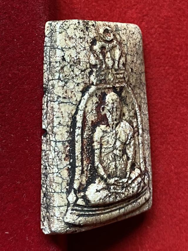 พระสมเด็จโตในซุ้มระฆัง หลังครุฑ กรุวัดพระแก้ว วังหน้า