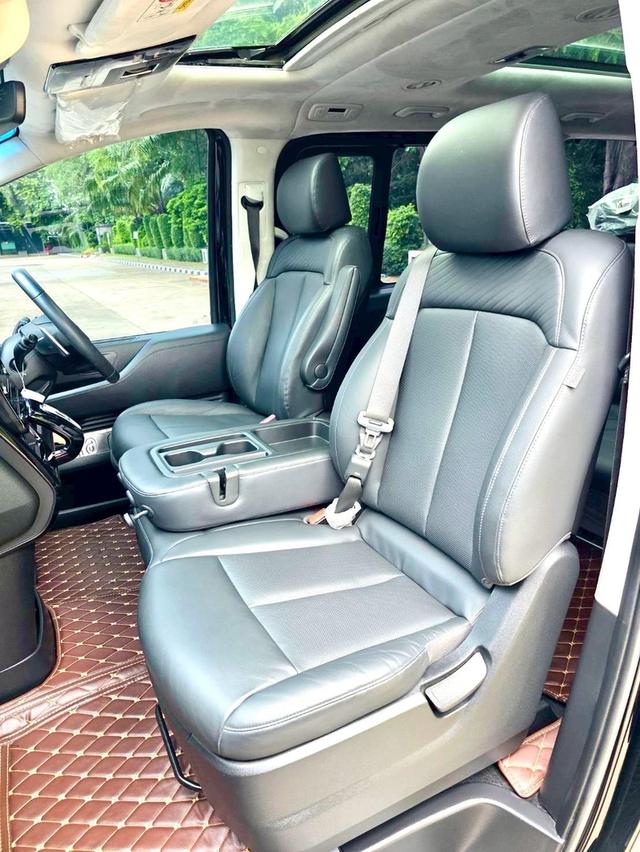 Hyundai STARIA 2.2 PREMIUM SUNROOF TOP สีดำ ปี 2024 ไมล์ 30,000 กม. 9