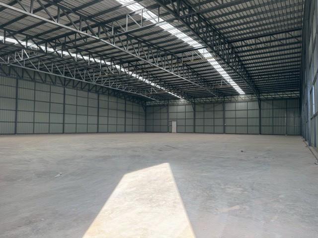 ให้เช่าโรงงานโกดัง ถนนบางบัวทอง-สุพรรณบุรีหรือถนนสาย 340 พื้นที่รวม 2625 ตร.ม. แบ่งเช่าได้ รถบรรทุก–เทรลเลอร์เข้าออกสะดวก เหมาะสำหรับโรงงานผลิต, ศูนย์ 3