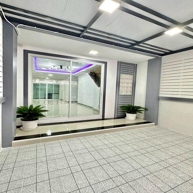 ขายทาวน์เฮ้าส์เนื้อที่ 16 ตร.ว หมู่บ้านบัวทอง4 ถนนบ้านกล้วย-ไทรน้อย ใกล้MRT บางใหญ่  รีโนเวทใหม่ จัดกู้ฟรี 4