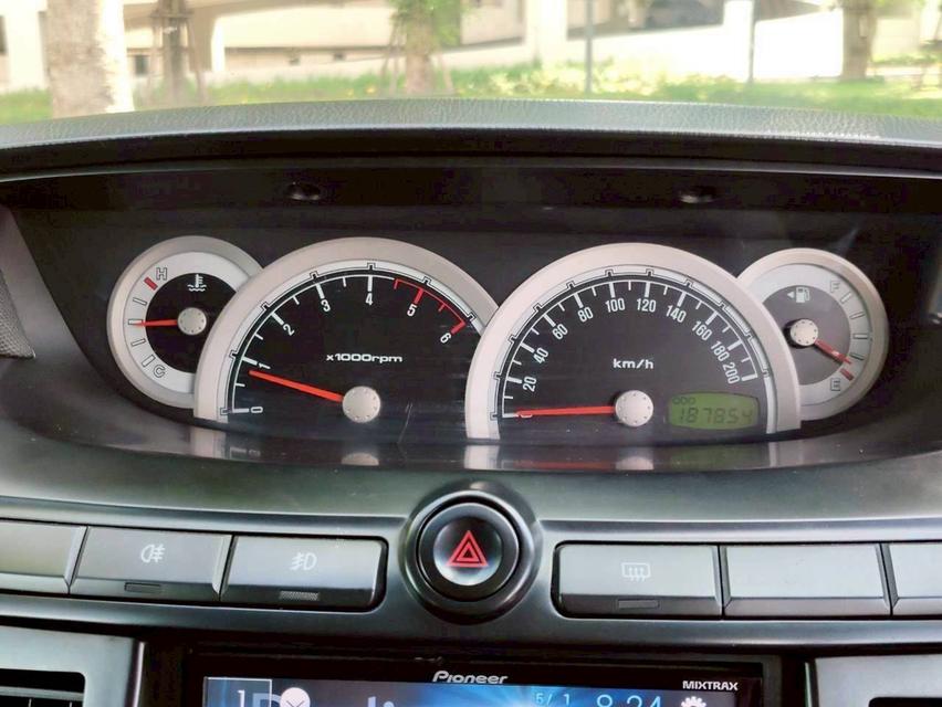 Ssangyong Stavic SV270 เครื่องดีเซล 2.8 เกียร์ Auto สีขาวมุก ปี 2010 18