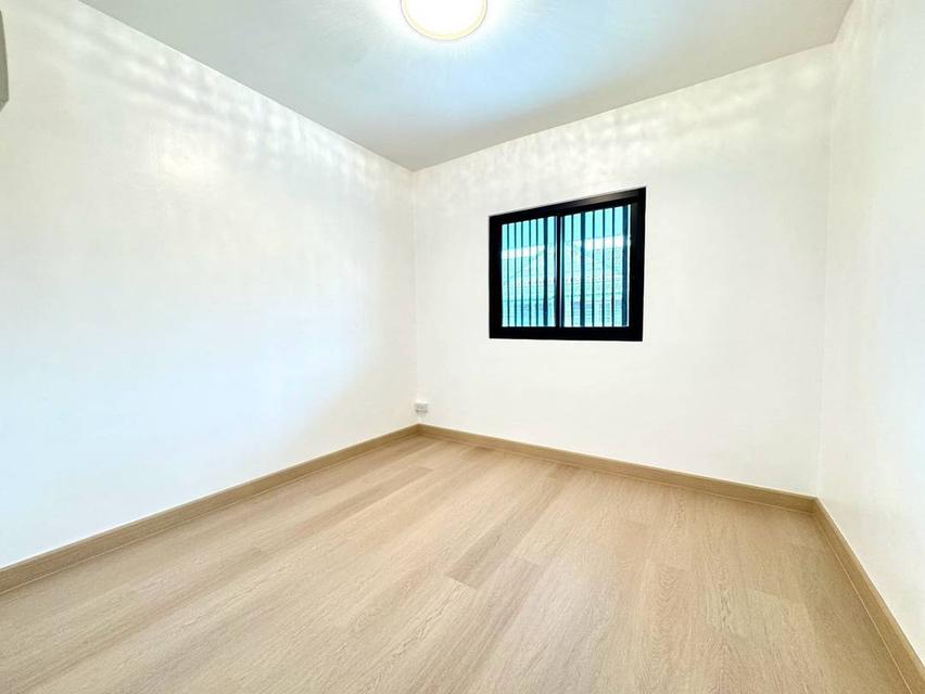 หมู่บ้านพฤกษา14A วัดลาดปลาดุก  ทาวน์เฮาส์ 2 ชั้น หลังมุม ตกแต่งใหม่พร้อมอยู่ มีห้องนอนชั้นล่าง 17
