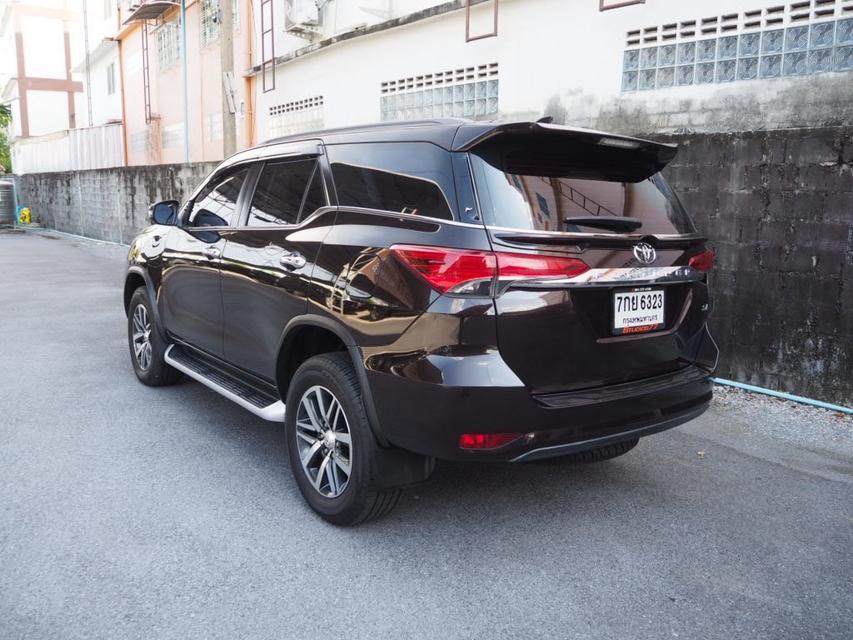 TOYOTA FORTUNER 2.4 V 4WD ปี 2019 6