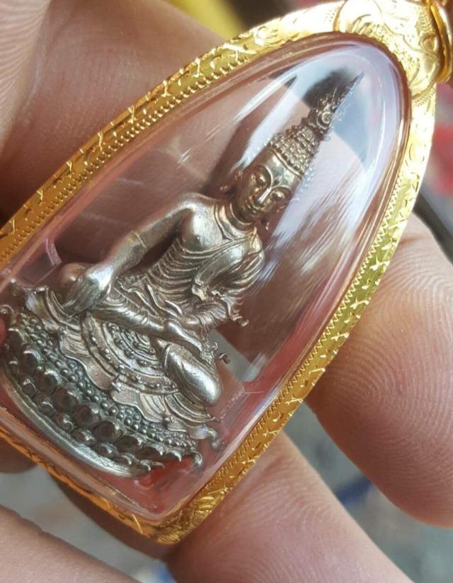 พระพุทธเลี่ยมทอง