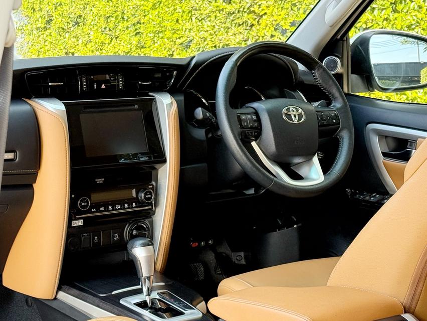 2018 TOYOTA FORTUNER 2.8V 4WD รถมือเดียวออกป้ายแดง รถวิ่งน้อย เข้าศูนย์ทุกระยะ ไม่เคยมีอุบัติเหตุครับ 12