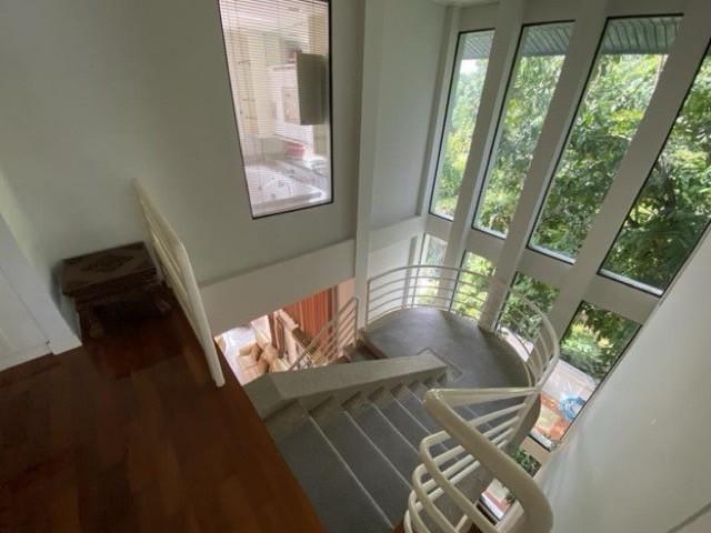 ให้เช่าบ้านเดี๋ยว 3 ชั้น เนื้อที่ 200 ตรว. หมู่บ้านนวธานี ซอยเสรีไทย 59 บ้านหลังใหญ่สนามหญ้าหน้าบ้าน เฟอร์นิเจอร์ครบ เหมาะพักอาศัย 8