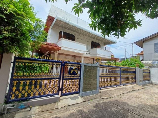 ให้เช่า ขาย บ้านเดี่ยว 2 ชั้น หมู่บ้านอรรถกฤต ซอยอารีย์สัมพันธ์ 4 ขนาด 75 ตรว. 8 ห้องนอน อารีย์ พหลโยธิน ใกล้ BTS อารีย์ เหมาะอยู่อาศัย ทำออฟฟิศ