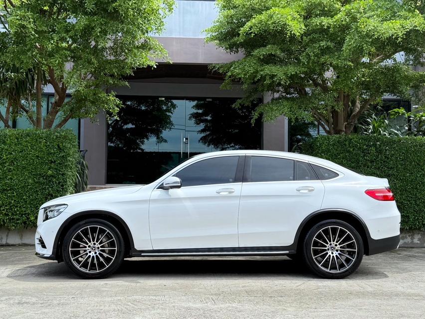 2020 BENZ GLC 250 COUPE รถมือเดียวออกป้ายแดง รถวิ่งน้อย เข้าศูนย์ทุกระยะ ไม่เคยมีอุบัติเหตุครับ