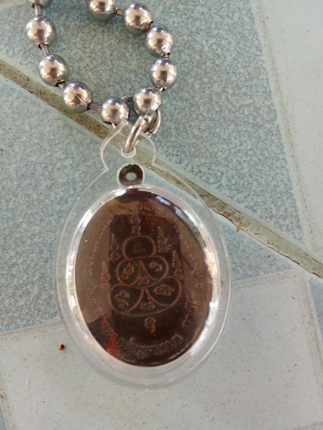 เหรียญหลวงพ่อทองมา ปี 2518 บล็อก 2 โน (นิยม) สภาพสวยแชมป์ๆ เลี่ยมทองพร้อมขึ้นคอ รูปที่ 2