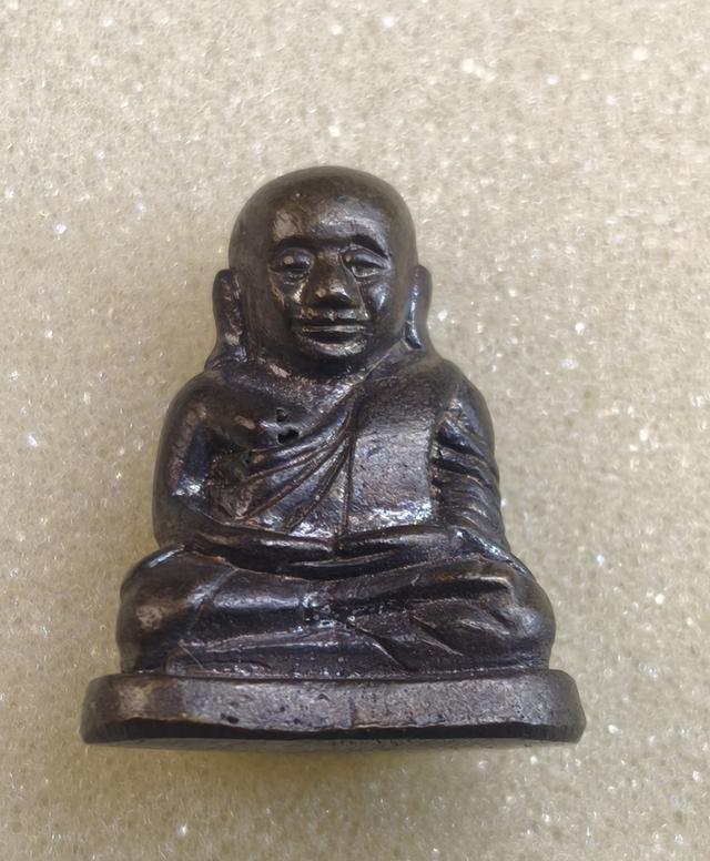 หลวงพ่อเงิน วัดบางคลาน รุ่นย้อนยุค วัดหิรัญญาราม (วังตะโก) ปี 2541 4