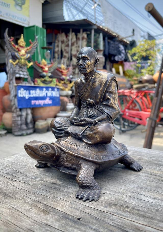 พระบูชาหลวงปู่หลิว วัดไร่แตงทอง หน้าตัก5นิ้ว ปี35 เนื้อทองเหลืองรมดำ สีมันปู 3