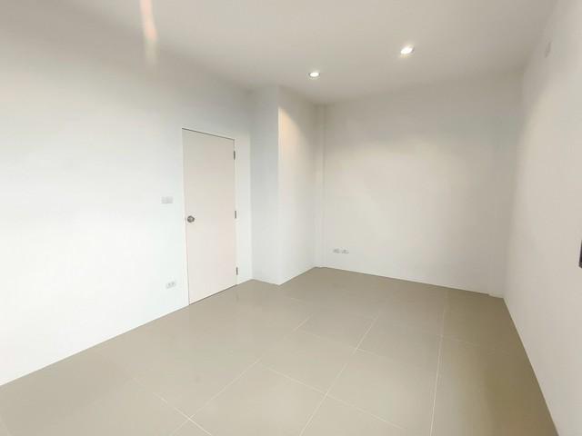 บ้านใหม่มือ 1 สไตล์โมเดิร์น พร้อมอยู่ ธัญบุรี คลอง 8 6