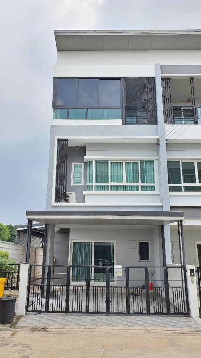 ขาย/เช่า ทาวน์โฮม 3 ชั้นหลังมุม สวยกว้างขวาง ทำเลดี ย่านรามอินทรา วัชรพล สุขาภิบาล 5 2