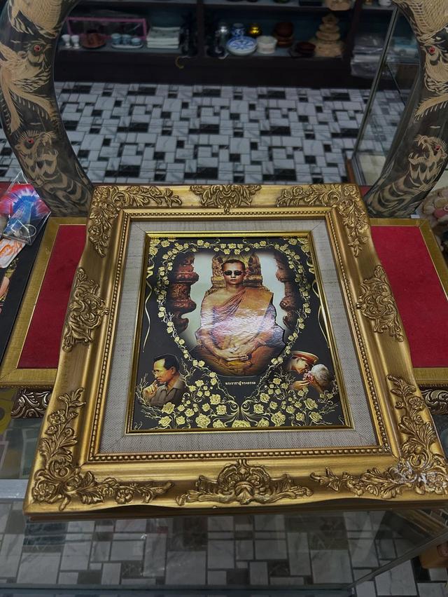ภาพรัชกาลที่ 9 พร้อมกรอบไม้