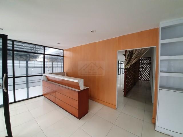 ให้เช่าโกดังสำนักงาน 290 ตรว. 1,300 ตร.ม. ย่านถนนรามอินทรา ใกล้ทางด่วนรามอินทรา-อาจณรงค์ 2